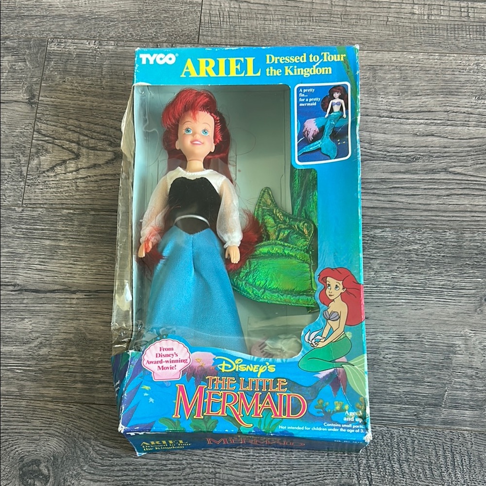 Disney's The Little Mermaid Vintage Tyco 1991-dressed to tour the kingdom